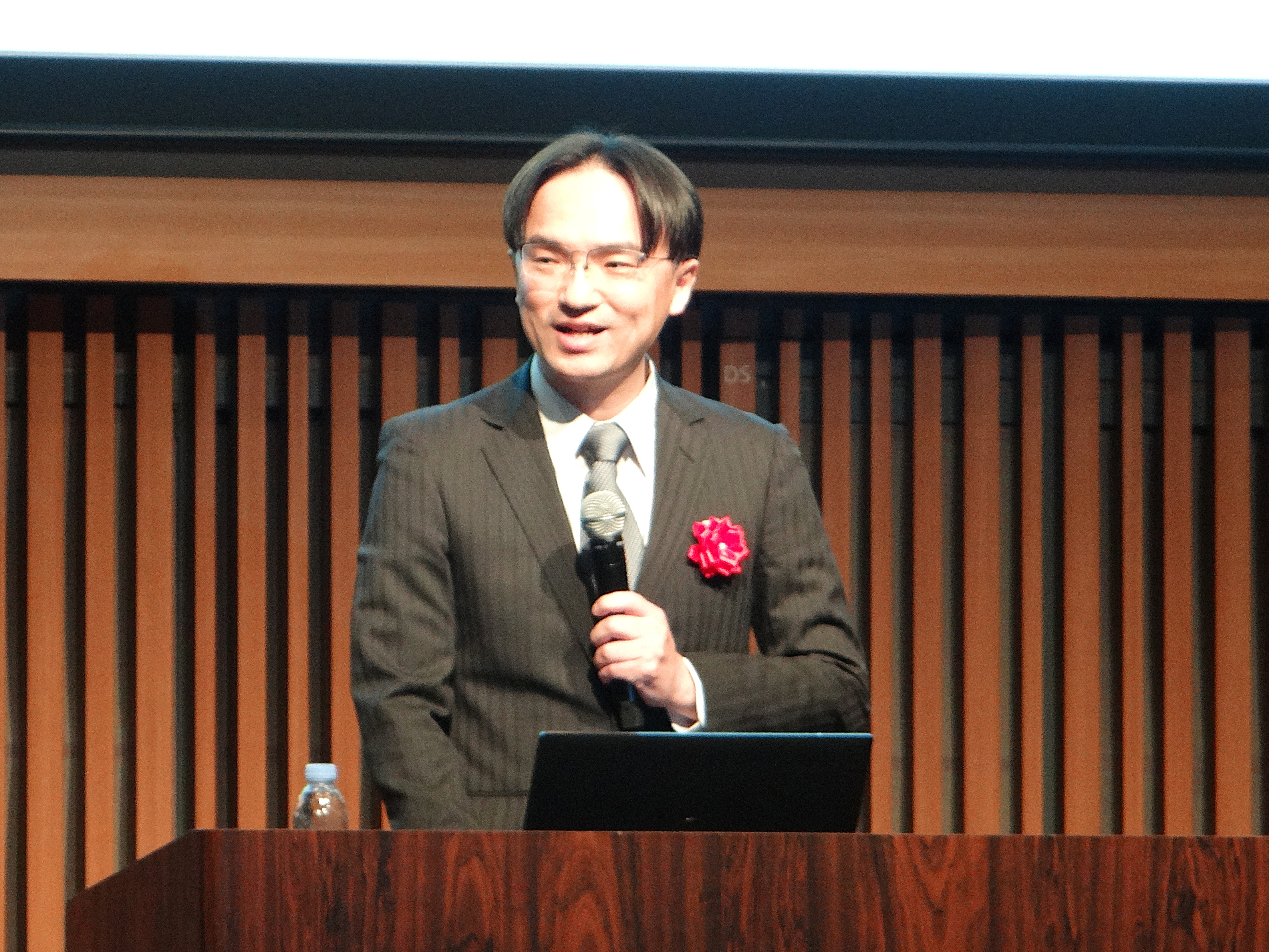 東京海上日動システムズ株式会社 佐藤龍氏 講演の様子